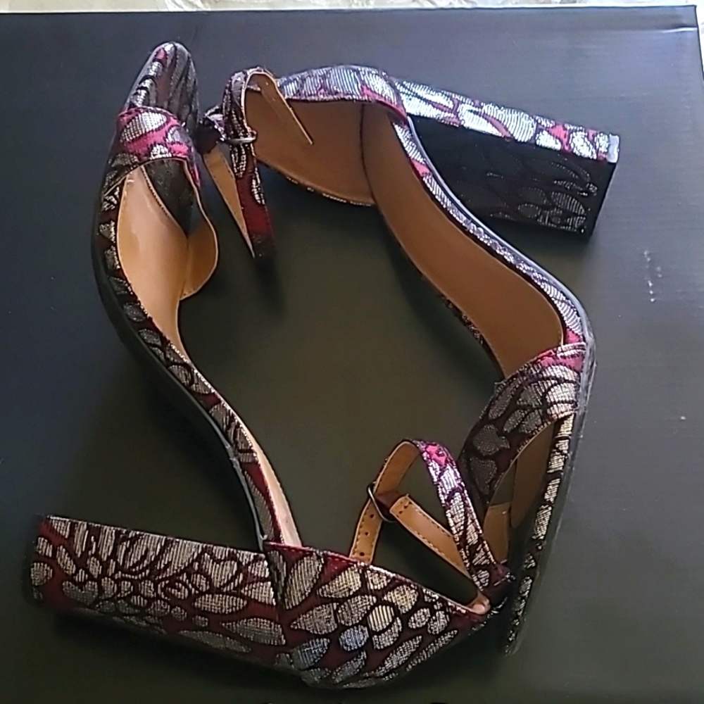 Sz 11 Cranberry & Silver Sandals